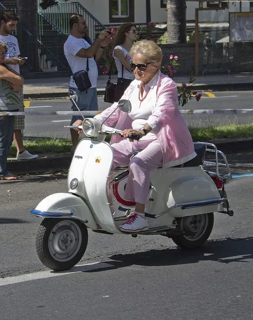 Karisma Vespa Jadul, Motor Legendaris yang Nggak Ada Matinya. Kecuali Pas Mogok di Jalan~ 7