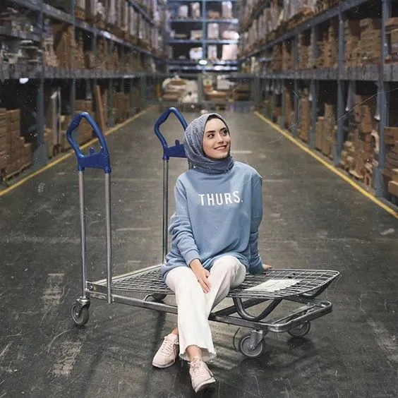 Kumpulan Foto OOTD dengan Sweater Minimalis Buat Hijabers. Pas Buat Musim Hujan! 13