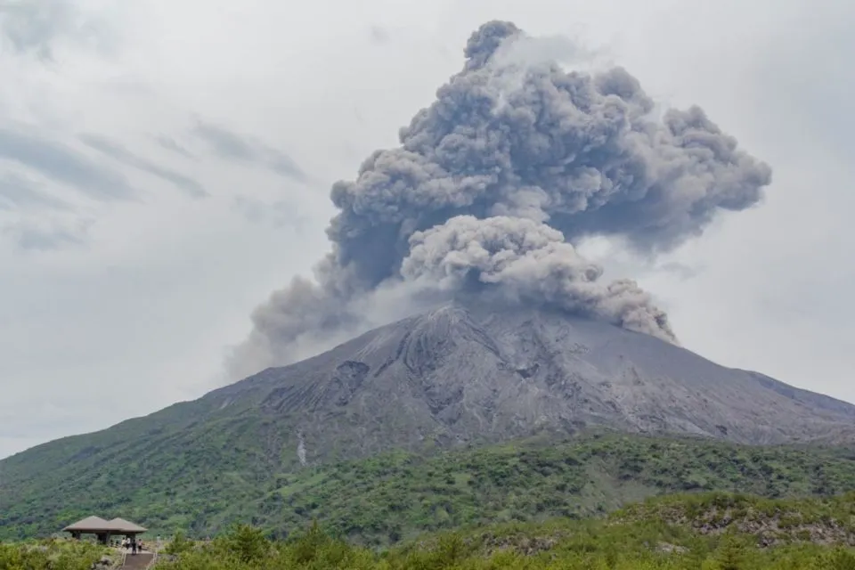 Penjelasan Ahli Terkait 3 Gunung di Indonesia yang Erupsi dalam Waktu Berdekatan 3