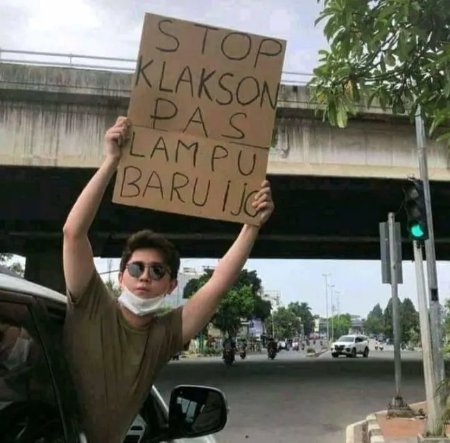 Kebiasaan Pencet Klakson, padahal Lampu Baru Aja Hijau. Antara Resek dan Sebuah Keharusan~ 4