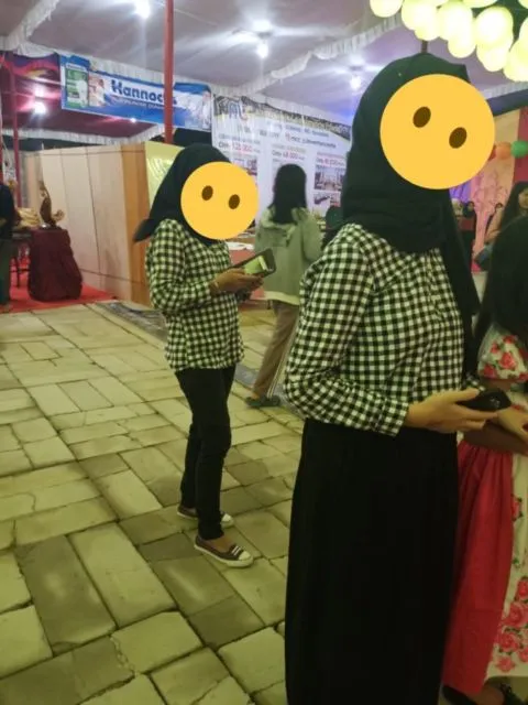 Momen Kocak Nggak Sengaja Kembaran Pakaian sama Orang Lain. Absurd Banget! 14