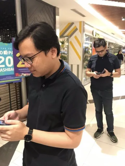 Momen Kocak Nggak Sengaja Kembaran Pakaian sama Orang Lain. Absurd Banget! 17