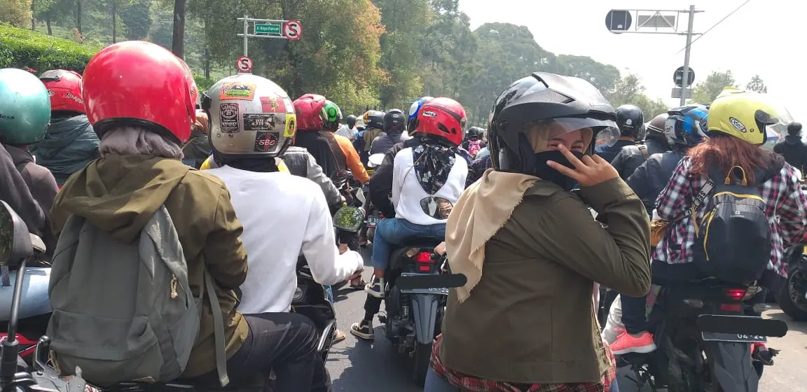 Momen Kocak Nggak Sengaja Kembaran Pakaian sama Orang Lain. Absurd Banget! 19