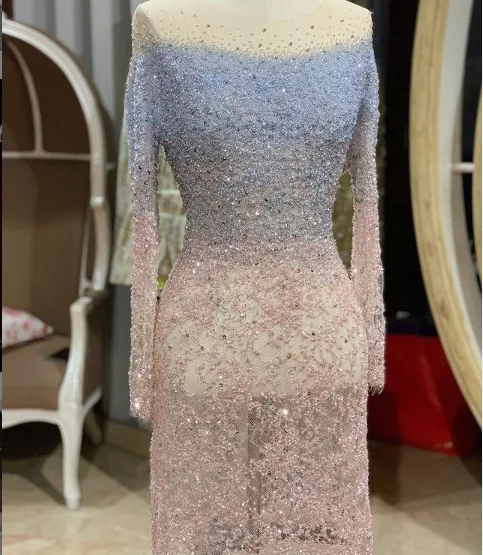 9 Potret Kebaya Ombre yang Tetap Elegan Saat Dipakai. Kekinian, tapi Santun! 18
