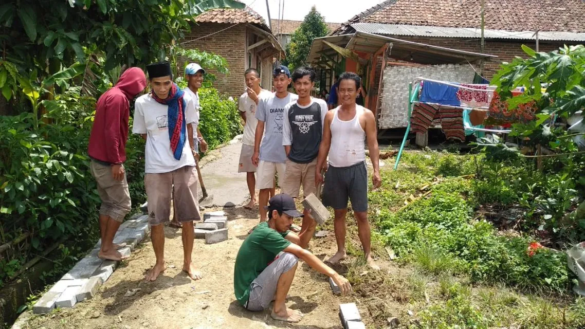 4 Alasan Kenapa Rumah Orang Desa Jarang Banget Dipagerin. Berasa Nggak Ada Batas Gitu~ 8