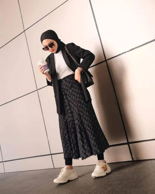 Penasaran Gimana Cara Buat Tampil Feminin tapi Tetap Rapi? Simak Trik Berikut Ini! 9