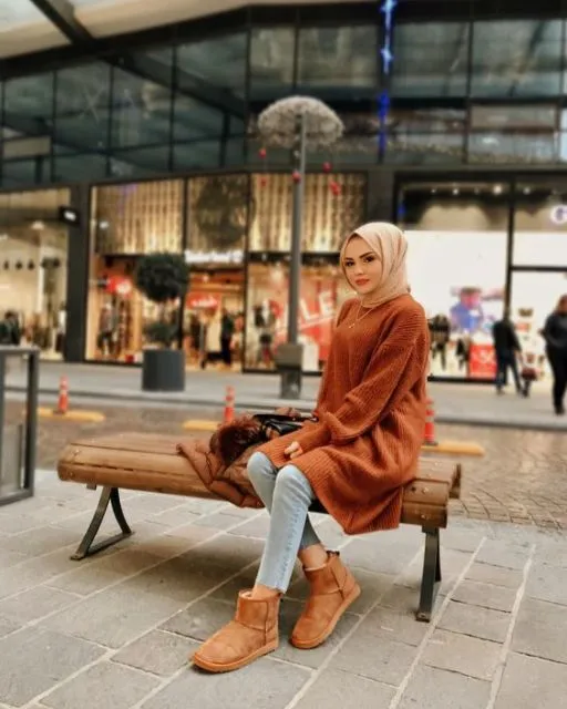 Kumpulan Foto OOTD dengan Sweater Minimalis Buat Hijabers. Pas Buat Musim Hujan! 15
