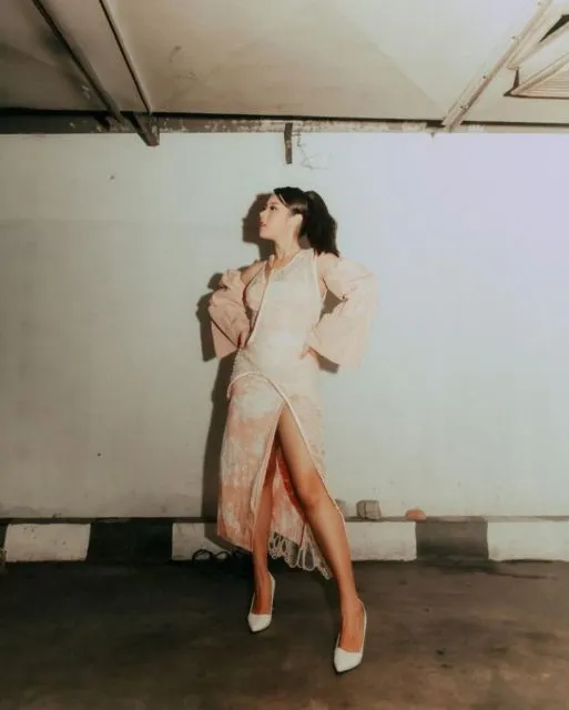 Pesona Nadine Amizah yang Nggak Pernah Ngebosenin; Gayanya Simpel, tapi Manis! 15