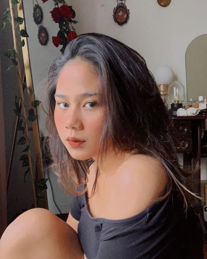 Pesona Nadine Amizah yang Nggak Pernah Ngebosenin; Gayanya Simpel, tapi Manis! 14