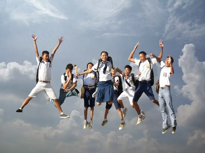 Susahnya Punya Barang Baru di Masa Sekolah. Langsung Jadi Sasaran Banyak Bocah Lain! 5