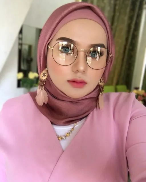 5 Contoh Makeup Hijab yang Bisa Kamu Tiru, Mulai dari yang Natural Sampai Bold Ada! 8