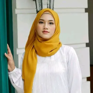 Sederet Alasan Kenapa Masih Banyak Cewek yang Kurang PD Mengenakan Hijab Warna Kuning. Simak Nih! 6