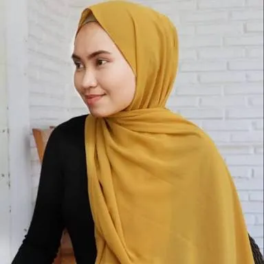 Sederet Alasan Kenapa Masih Banyak Cewek yang Kurang PD Mengenakan Hijab Warna Kuning. Simak Nih! 10