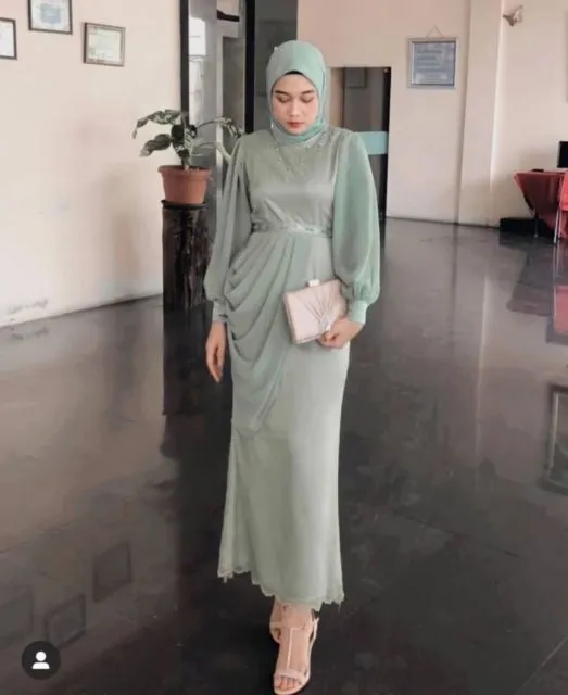 8 Model Kebaya Hijau Olive yang Pas Dipakai Kondangan 16