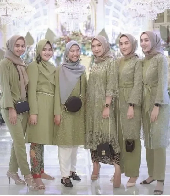 8 Model Kebaya Hijau Olive yang Pas Dipakai Kondangan 12