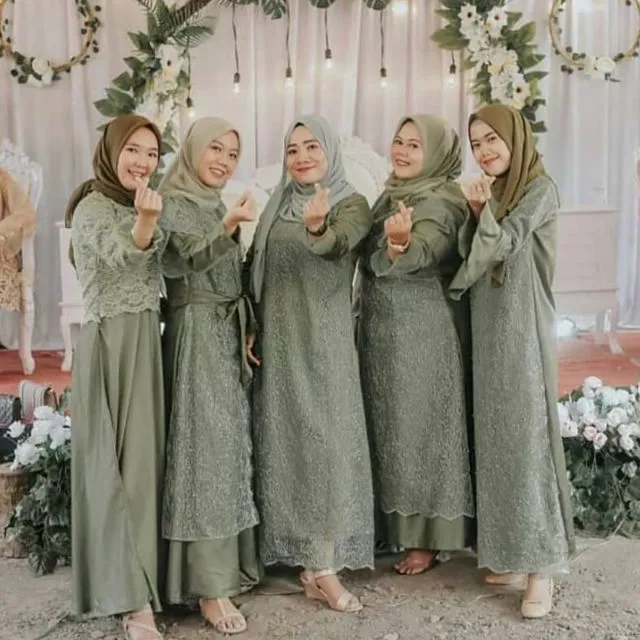 8 Model Kebaya Hijau Olive yang Pas Dipakai Kondangan 13
