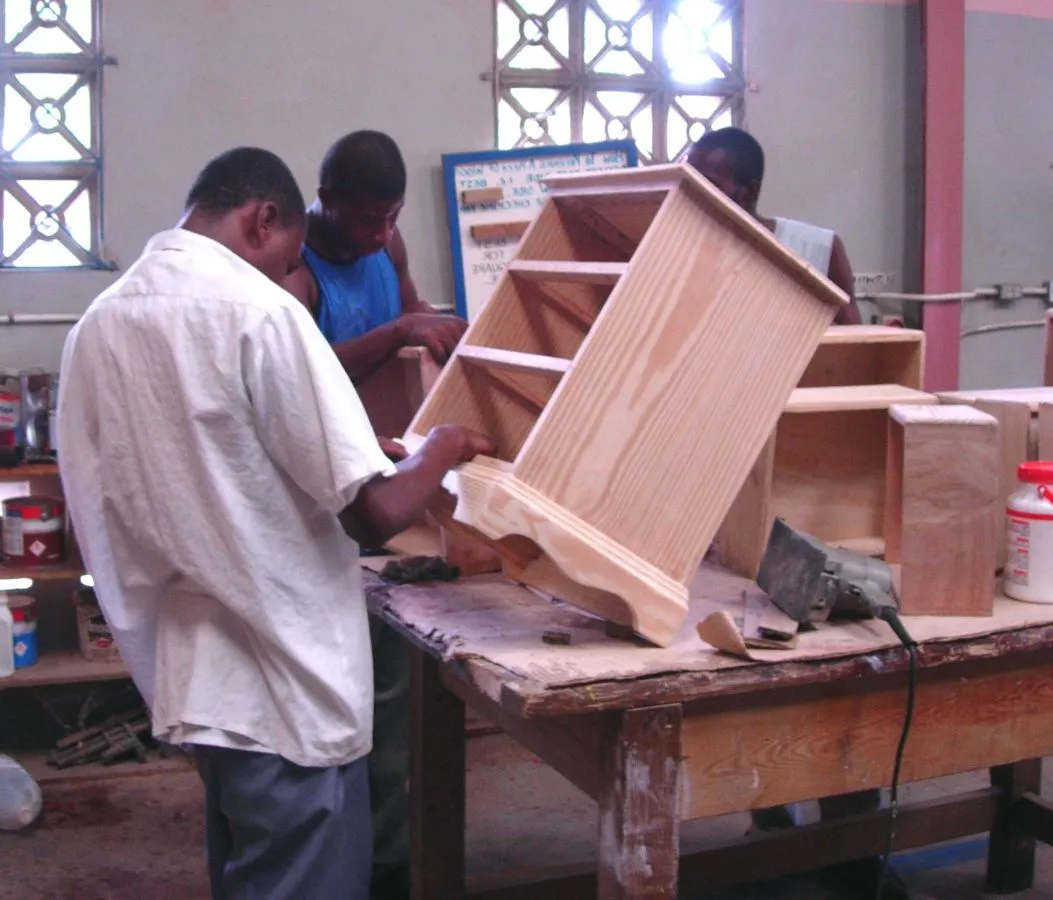 6 Cara Merawat Lemari Kayu Agar Kuat Puluhan Tahun. Jarang Rusak, Anti Rayap, Apalagi Jamur 8