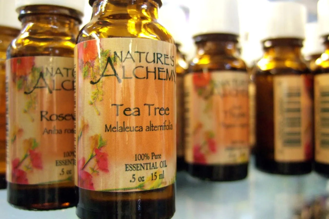 6 Pembersih Kamar Mandi Alami Paling Ampuh yang Bisa Diracik Sendiri. Dijamin Kinclong Lagi 12