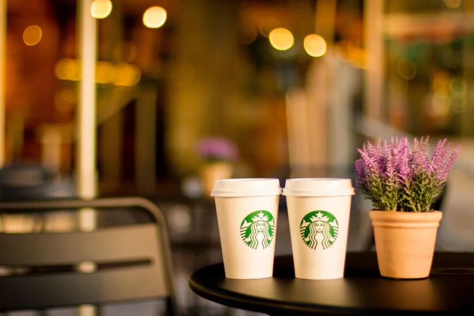 Belajar 4 Strategi Marketing Starbucks, Kedai Kopi yang Tetap Laris Walau Harganya Lumayan~ 5