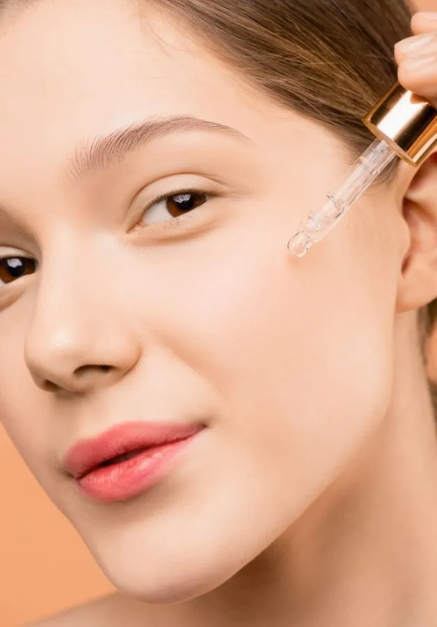 6 Pemakaian Serum yang Benar ini Sering Diabaikan. Jadi Percuma, kan? 8