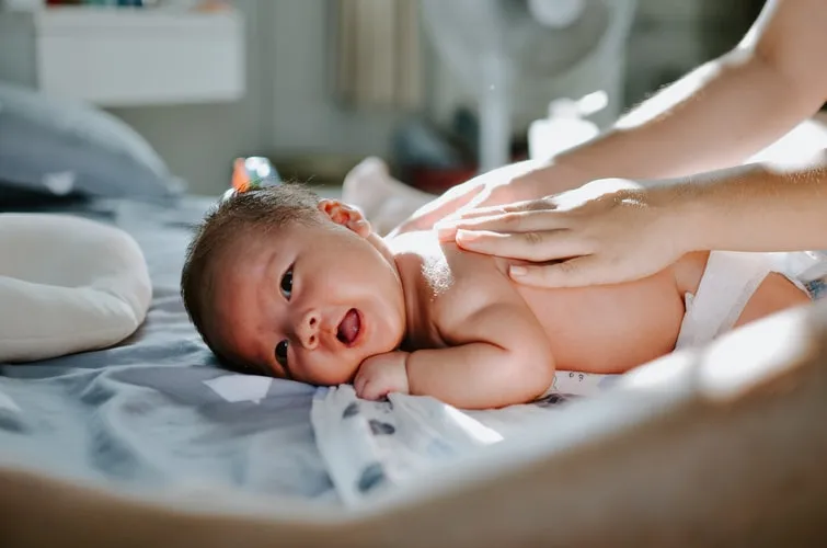 4 Etika Menjenguk Bayi yang Perlu Diperhatikan. Jangan Egois, Ya! 8