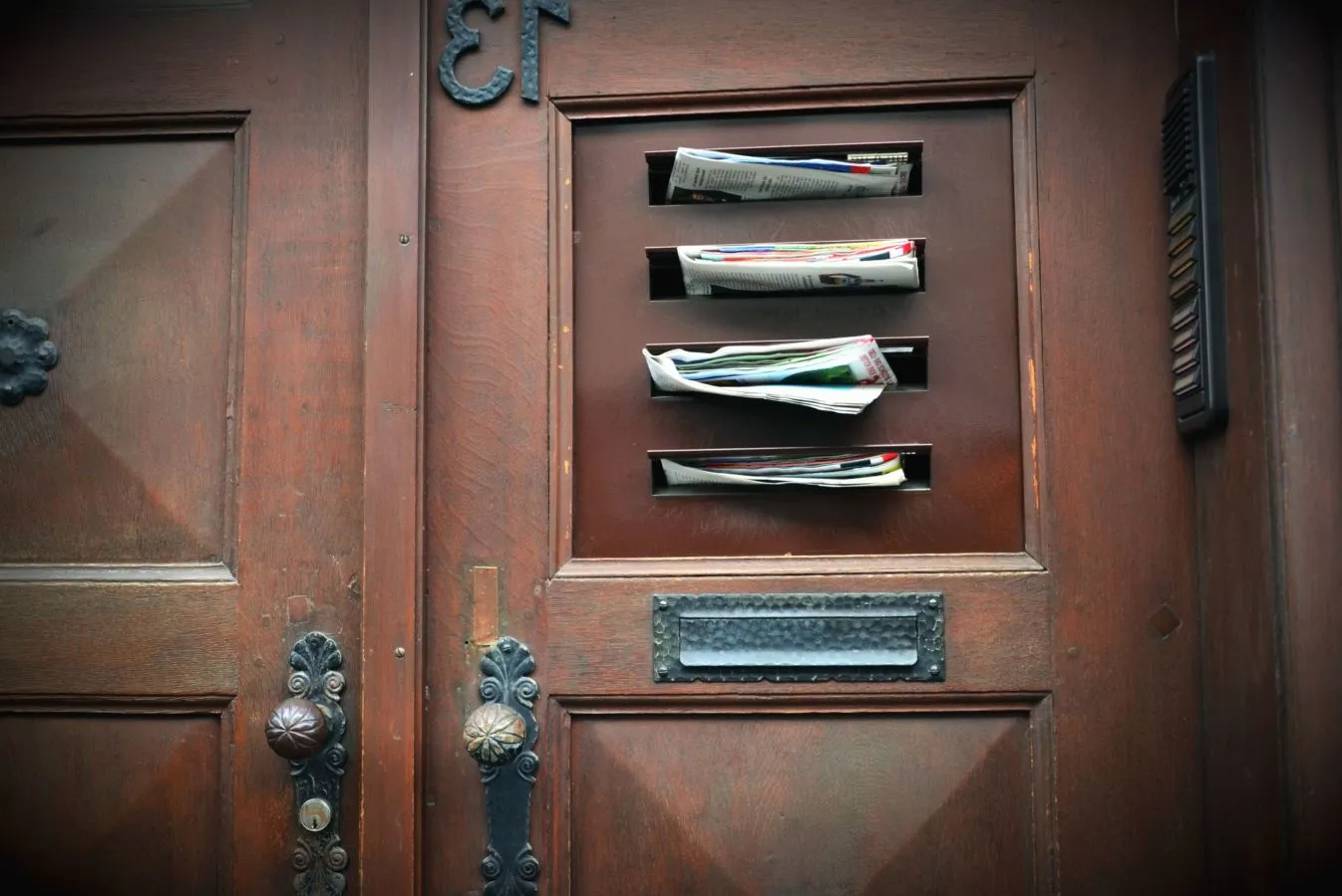 7 Cara Mengatasi Pintu Rumah yang Seret dan Berderit. Kalau Dipaksain Terus Lama-lama Berisik 9