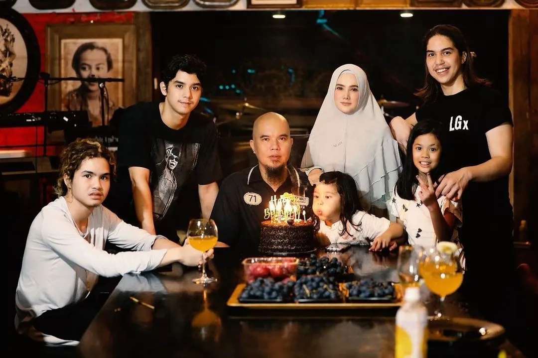 Deretan Artis ini Punya Tanggal Ulang Tahun yang Sama dengan Orang Tersayang 12