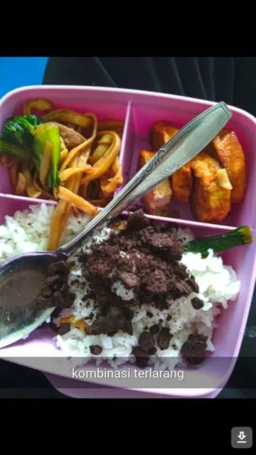 11 Cara Menikmati Biskuit yang Paling Nggak Masuk Akal. Kalau Mau Coba Sih Tanggung Sendiri Akibatnya 14