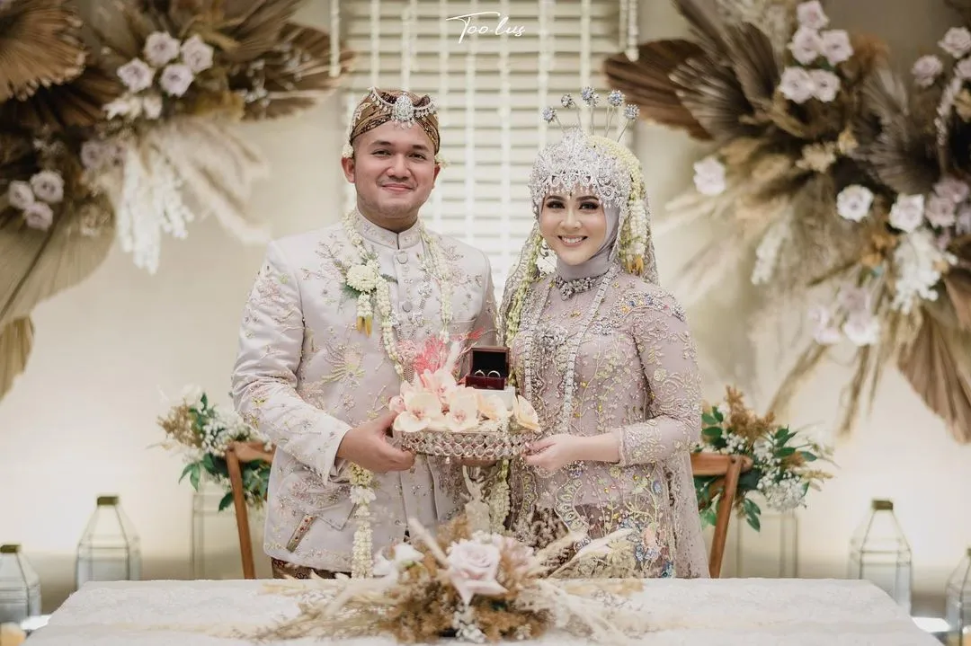 Dipersunting Adhi Permana, Begini Perjalanan Cinta Kesha Ratuliu. Akhirnya Sah! 6