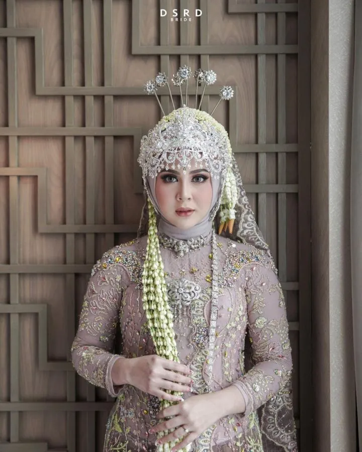 Berani Ambil Risiko, 7 Artis ini Memutuskan untuk Menikah Sebelum Lulus Kuliah 14
