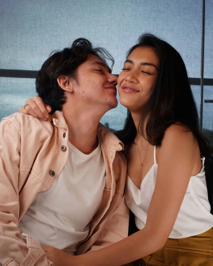 Turut Rayakan Hari Kasih Sayang, 10 Artis ini Dapat Kejutan dari yang Tercinta. Sweet Abis~ 11