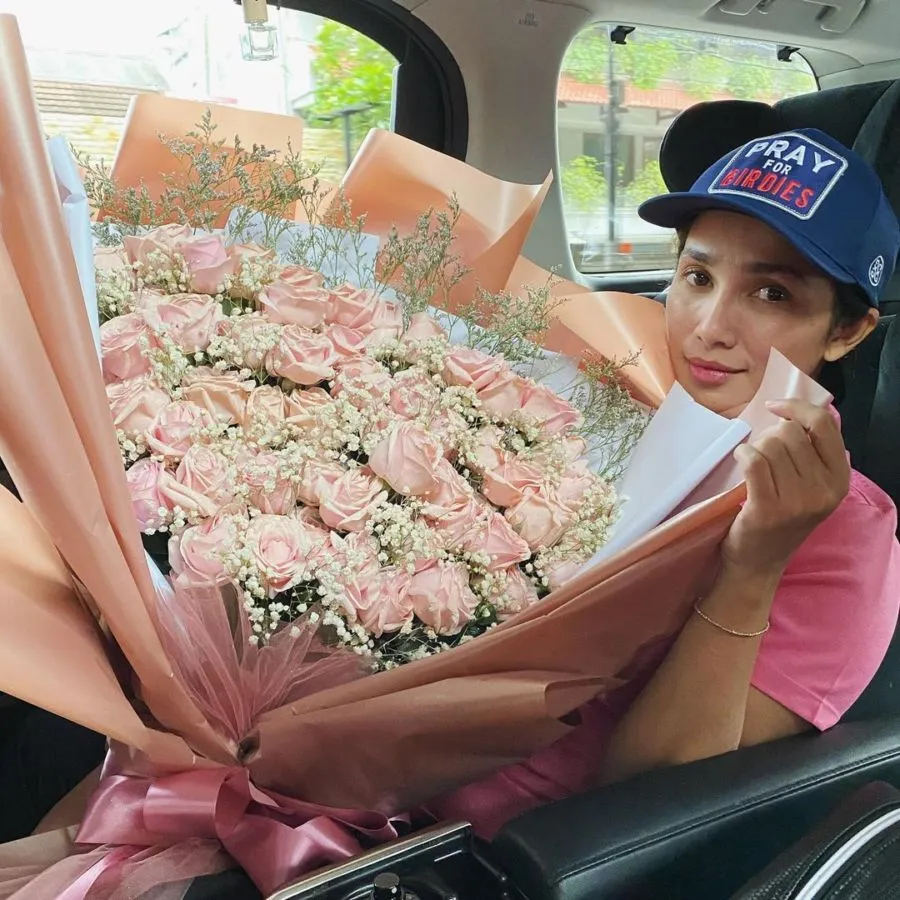 Turut Rayakan Hari Kasih Sayang, 10 Artis ini Dapat Kejutan dari yang Tercinta. Sweet Abis~ 16