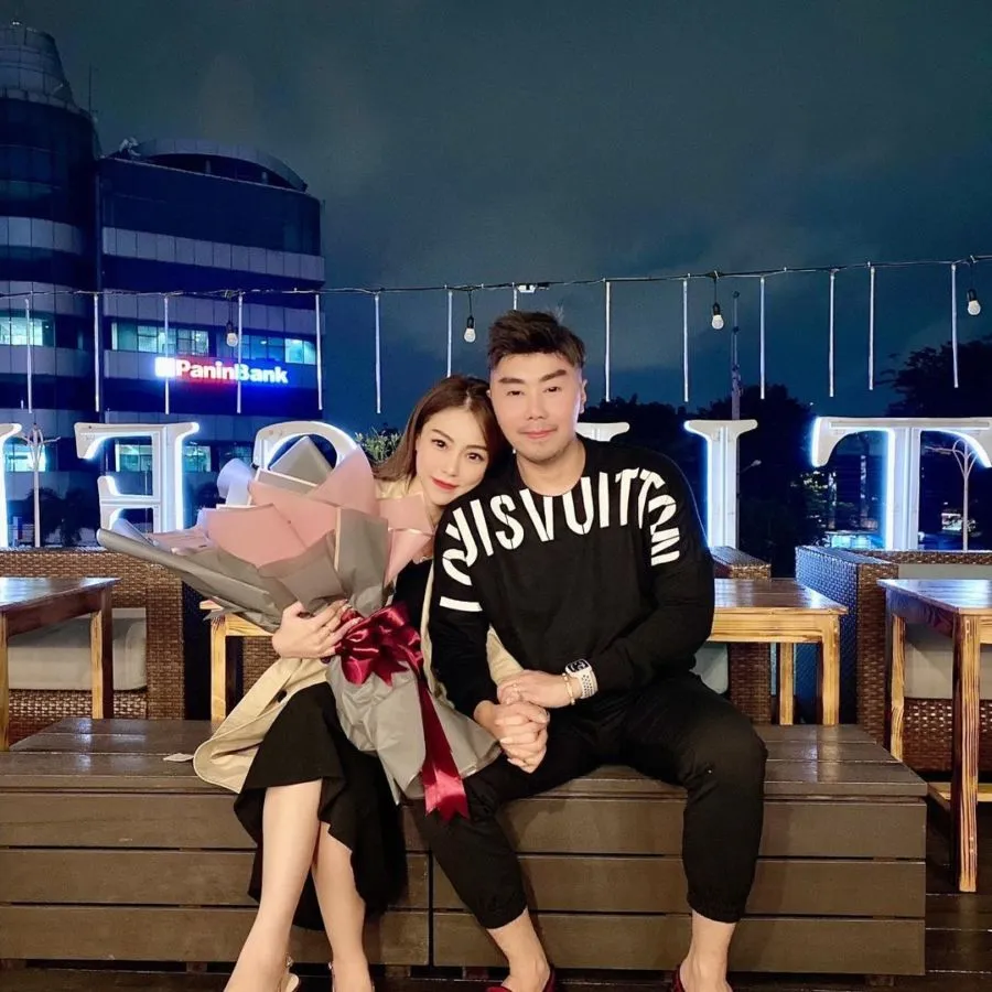 Turut Rayakan Hari Kasih Sayang, 10 Artis ini Dapat Kejutan dari yang Tercinta. Sweet Abis~ 19