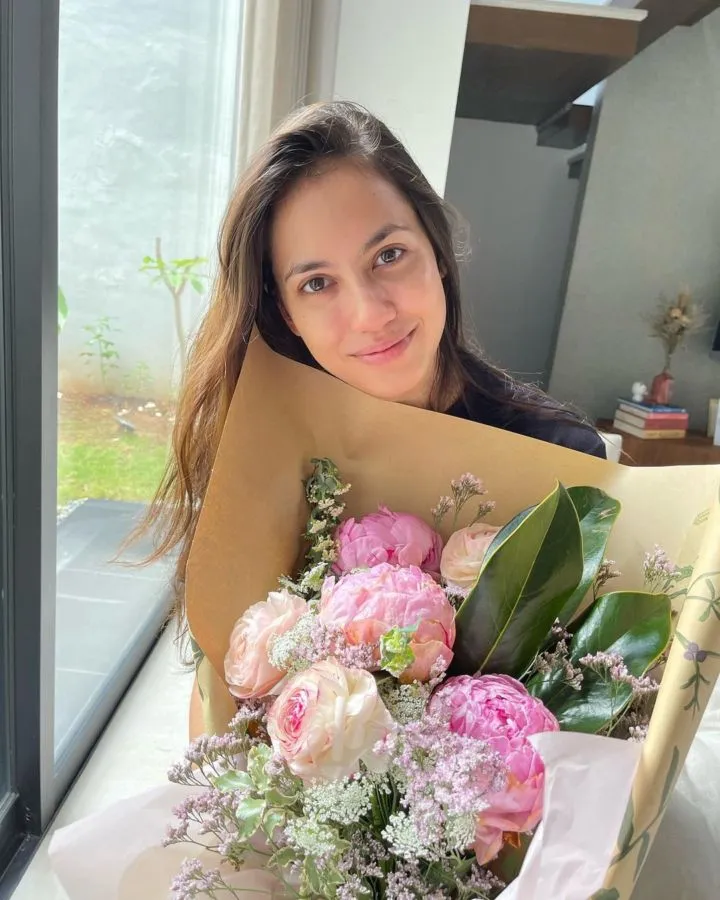 Turut Rayakan Hari Kasih Sayang, 10 Artis ini Dapat Kejutan dari yang Tercinta. Sweet Abis~ 13