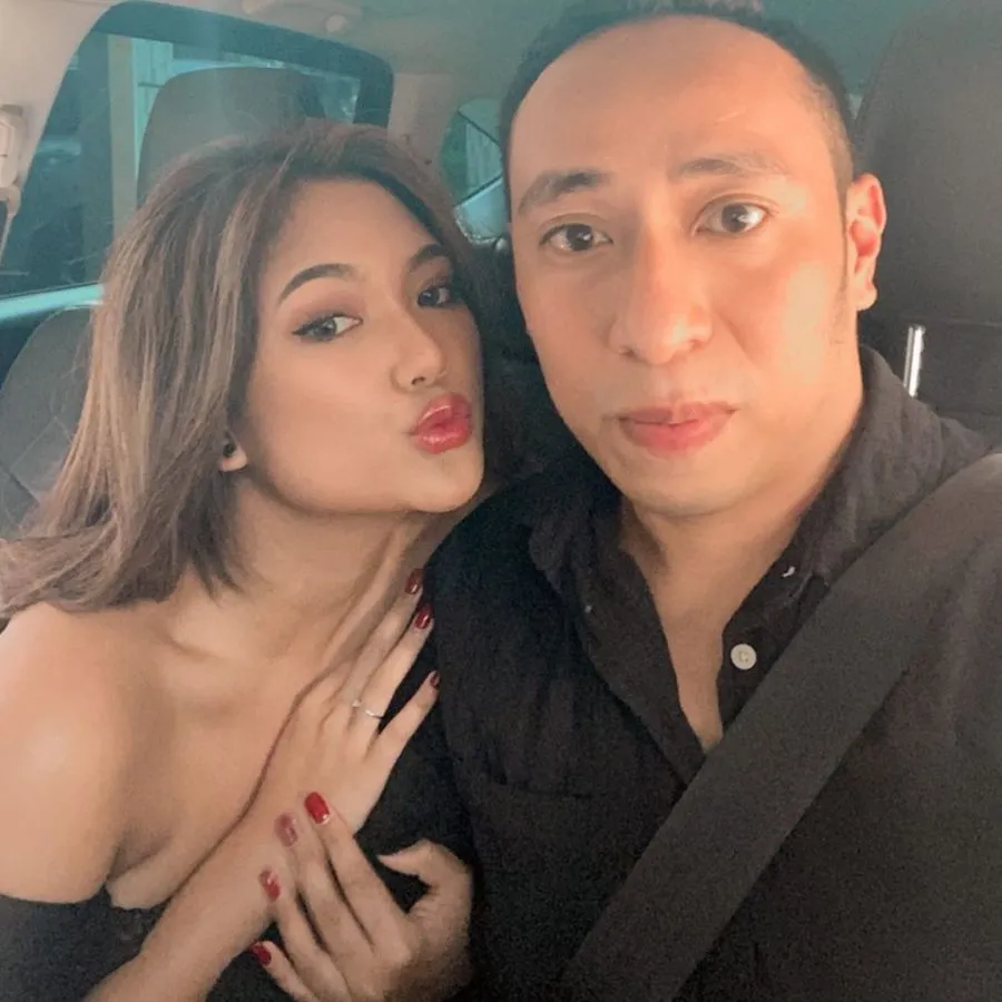 Turut Rayakan Hari Kasih Sayang, 10 Artis ini Dapat Kejutan dari yang Tercinta. Sweet Abis~ 20