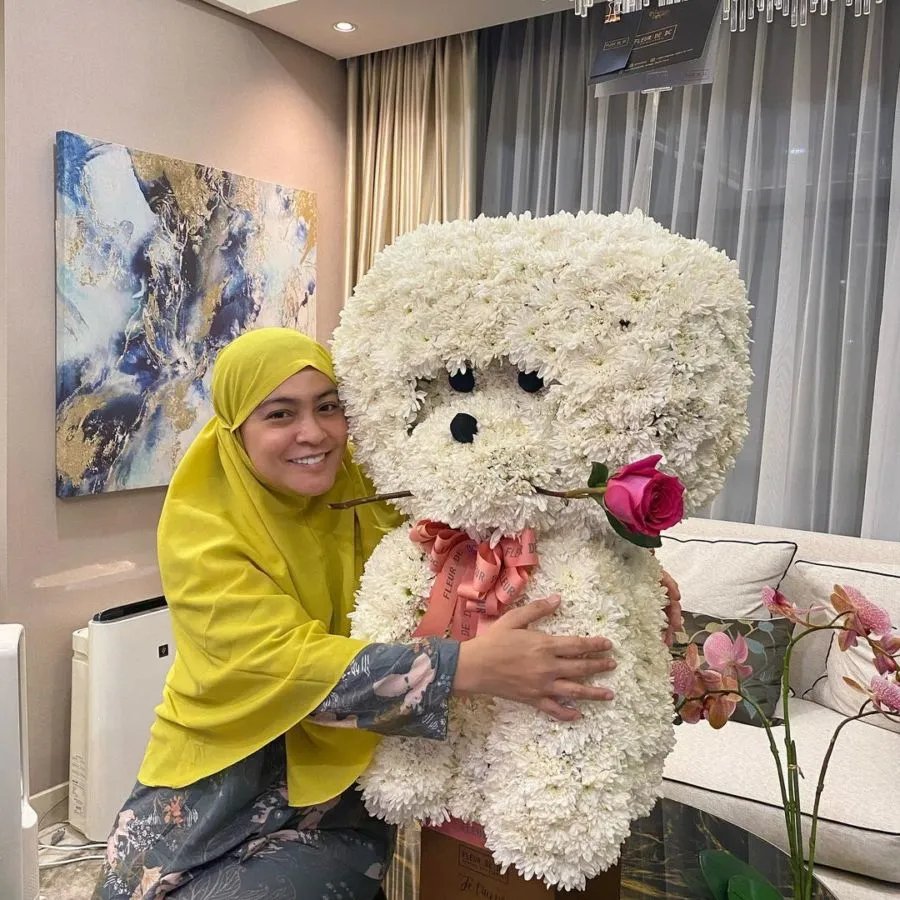 Turut Rayakan Hari Kasih Sayang, 10 Artis ini Dapat Kejutan dari yang Tercinta. Sweet Abis~ 14