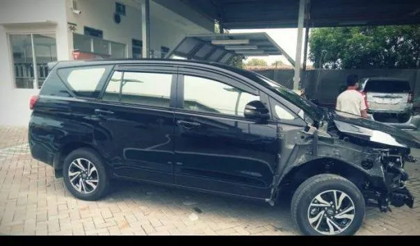 Ingat Kampung Miliarder Tuban? Belasan Mobil Rusak Akibat Kecelakaan, Ternyata Belum Bisa Nyetir~ 5