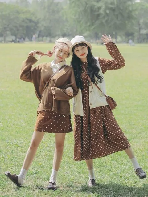 Gemasnya 8 Gaya OOTD Ala Korean Besties. Niatnya Iseng, Malah Jadi Sebagus Ini! 9