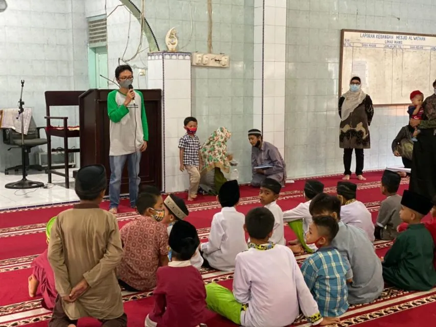 Viral Bocil Nyanyi Lagu Terpesona Lewat Toa Masjid. Kayaknya Mau Selawatan, tapi Lupa Lirik :D 4