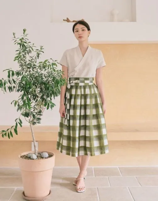 8 Ide Warna Rok Kotak-Kotak dari Cewek Korea; Dijamin Manis, Kekinian dan Unik! 12