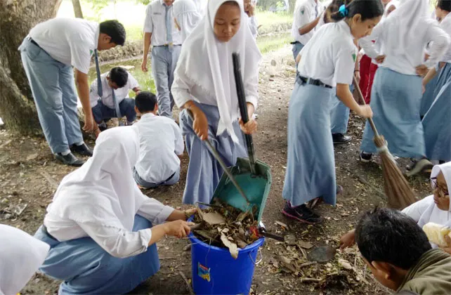 Bahagianya Momen Kerja Bakti di Masa Sekolah. Apalagi Kalau Disuruh Pakai Baju Bebas~ 4