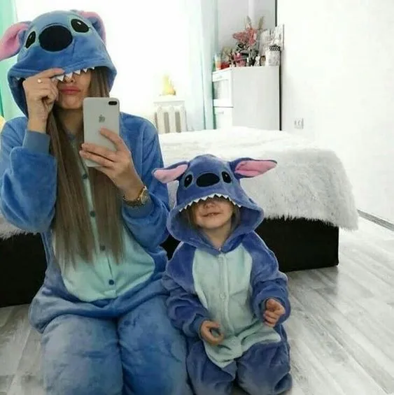 9 Potret Ibu dan Anak Perempuannya Berpiyama Kembar; Gemas dan Lucunya Maksimal! 18