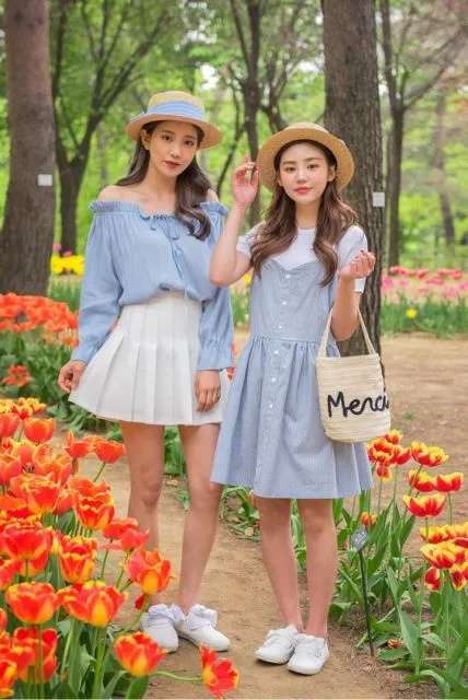 Gemasnya 8 Gaya OOTD Ala Korean Besties. Niatnya Iseng, Malah Jadi Sebagus Ini! 10