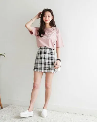 8 Ide Warna Rok Kotak-Kotak dari Cewek Korea; Dijamin Manis, Kekinian dan Unik! 11
