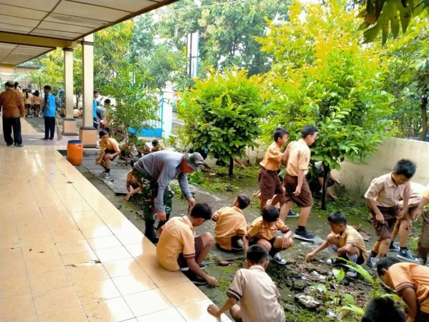 Nostalgia Bahagianya Momen Kerja Bakti di Masa Sekolah. Berasa Bebas Banget~ 4