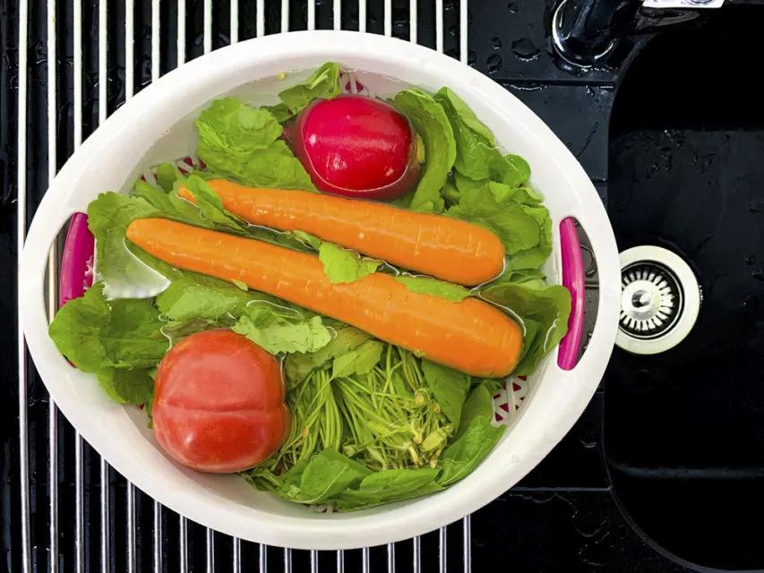 5 Cara Membersihkan Sayur Sayuran dari Ulat yang Nggak Kelihatan. Brokoli nih, Paling Rentan! 10