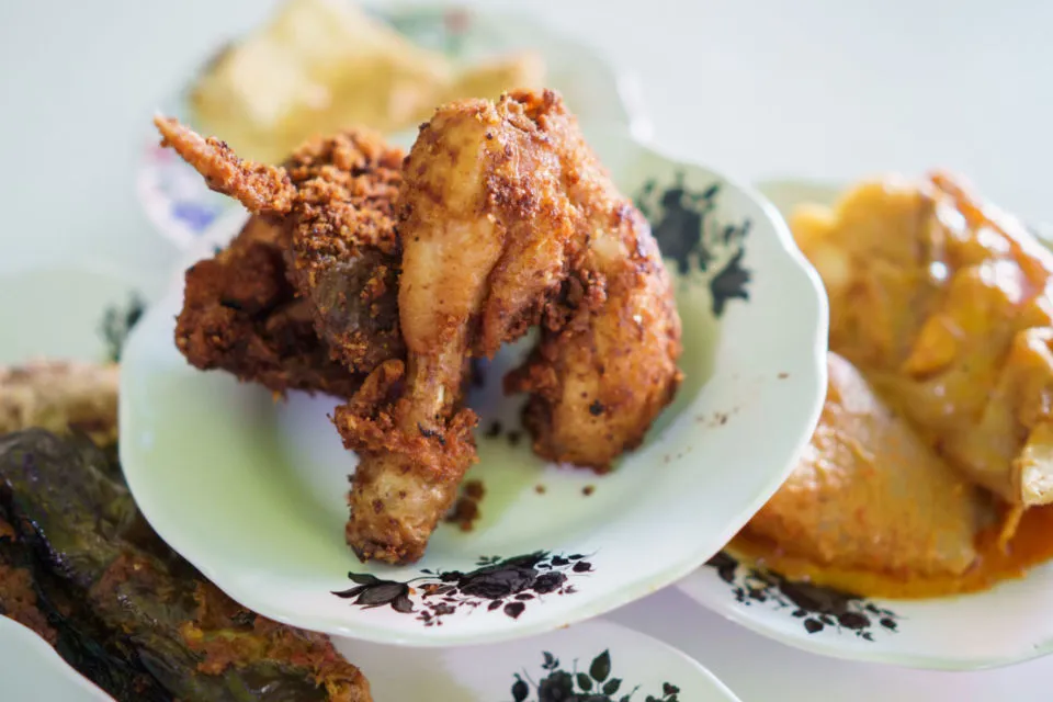 5 Trik Mengakali Kalori Nasi Padang yang Lumayan Tinggi. Bisa Makan Enak Tanpa Takut Buncit 7