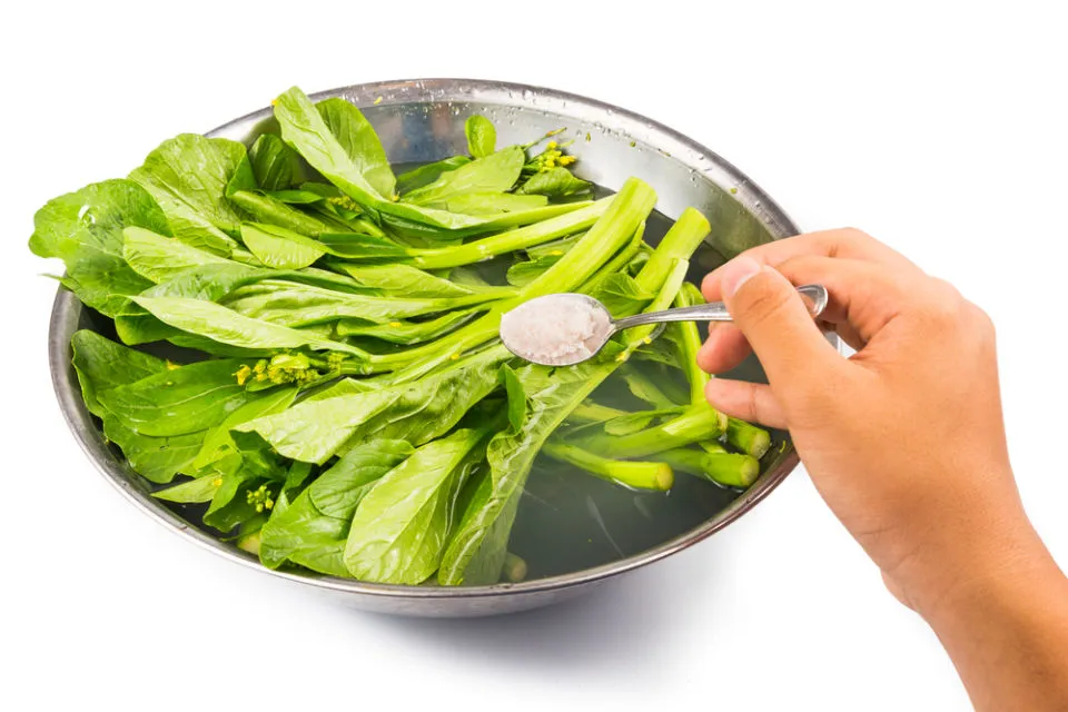 5 Cara Membersihkan Sayur Sayuran dari Ulat yang Nggak Kelihatan. Brokoli nih, Paling Rentan! 8