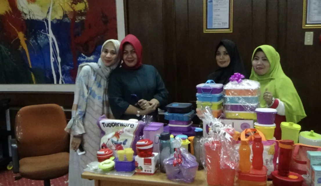 Tipu Daya dan Alasan Ibu-Ibu Membeli Tupperware. Emak Siapa yang Suka Begini nih? 10
