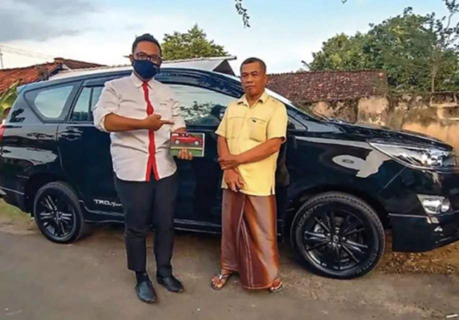 Ingat Kampung Miliarder Tuban? Belasan Mobil Rusak Akibat Kecelakaan, Ternyata Belum Bisa Nyetir~ 6